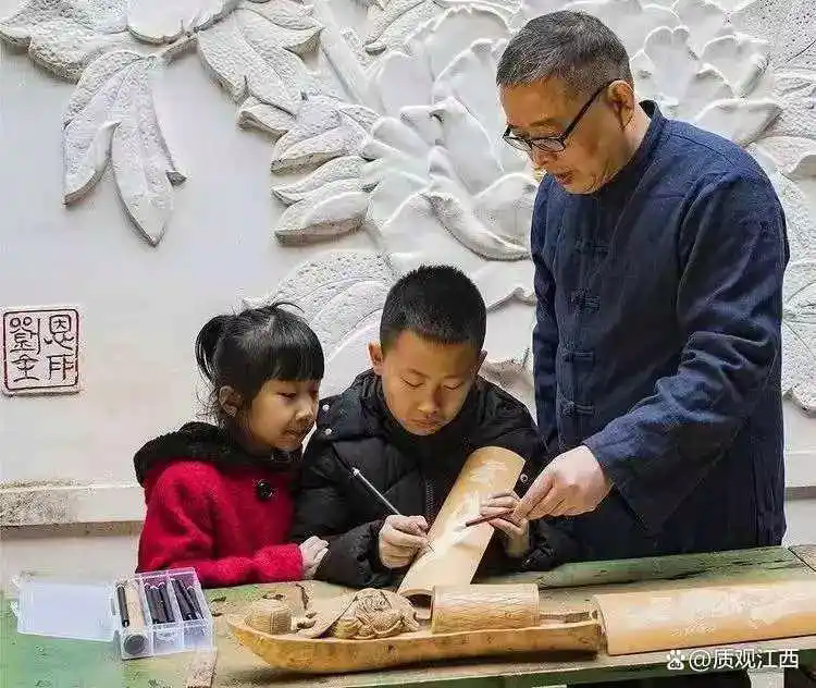 江西省级“非遗”大师郭英雄：一刀一竹刻“灵动”！